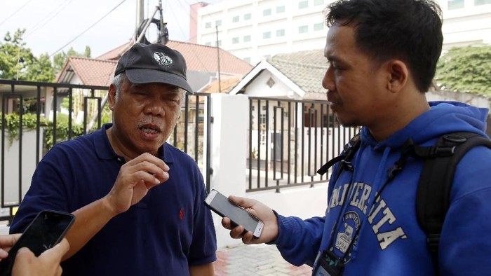 Menteri PUPR Ajak Istri Nyoblos di Bekasi