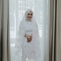 Untuk pesta pernikahannya, mulai dari venue, dekor, catering hingga makeup dan foto Jasmine menghabiskan bujet Rp 48 juta. Sementara itu untuk bulan madu di Hongkong selama tiga hari dua malam menghabiskan biaya Rp 12 juta. Foto: Instagram @songkofoto