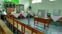 Anton Charliyan Nyoblos di Madrasah Dekat Rumahnya