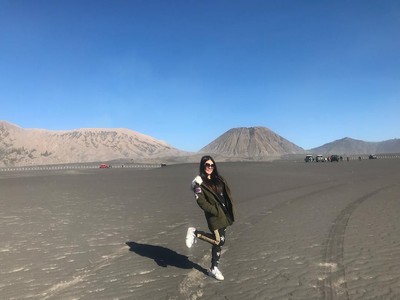Senyum Manis Via Vallen di Bromo Senyum Manis Via Vallen di Bromo