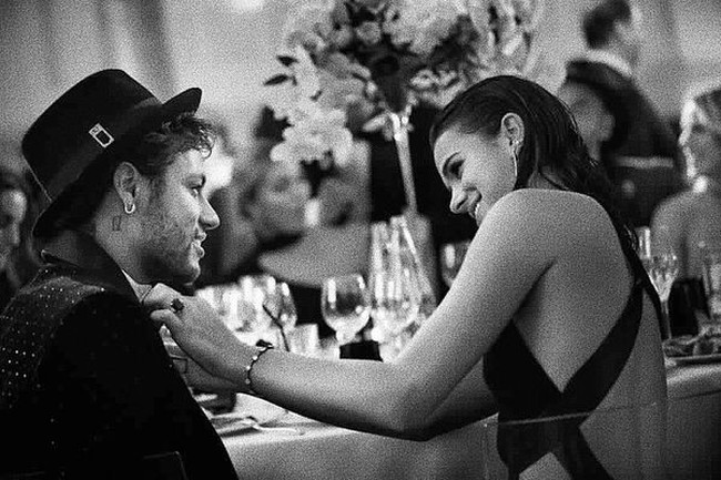 Always. love you @neymarjr, tulis Bruna Marquezine untuk foto ini di Instagram. Ahh, so sweet! (Foto: Instagram)