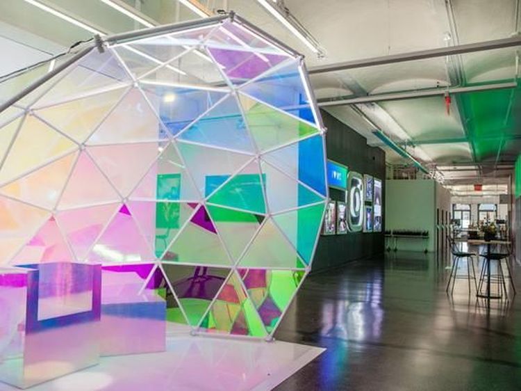 Melihat Kantor Instagram yang Super Instagrammable