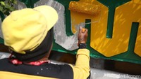 Pekerja melakukan pengecatan dan perawatan underpass Trunojoyo, Jakarta Selatan, Kamis (28/6/2018).