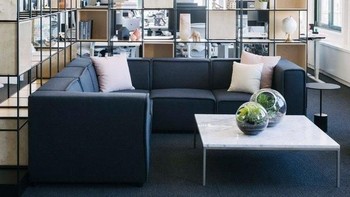 Para pekerja Instagram dapat bekerja di sofa yang nyaman ini. Foto: Instagram