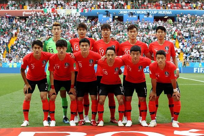Kemampuan Hyun Woo dalam menyelamatkan Korea Selatan dalam laga Piala Dunia pun mendapat sambutan dari para netizen. Di media sosial, sejumlah pecinta sepak bola memuji aksi brilian pria kelahiran Daegu tersebut. Foto: Getty Images