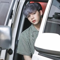 Suradet Piniwat dari Thailand menempati posisi kedua dengan 2,775,929 suara. Suradet, juga dikenal sebagai Bas, menduduki puncak polling Facebook dengan 1.654.963 suara tetapi di Twitter dan Instagram Taehyung berada di atasnya. Foto: Instagram