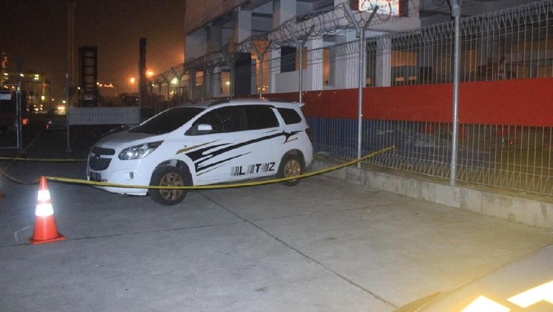 Polisi Dalami Motif Penembakan Mobil Karyawan JICT Polisi Dalami Motif Penembakan Mobil Karyawan JICT