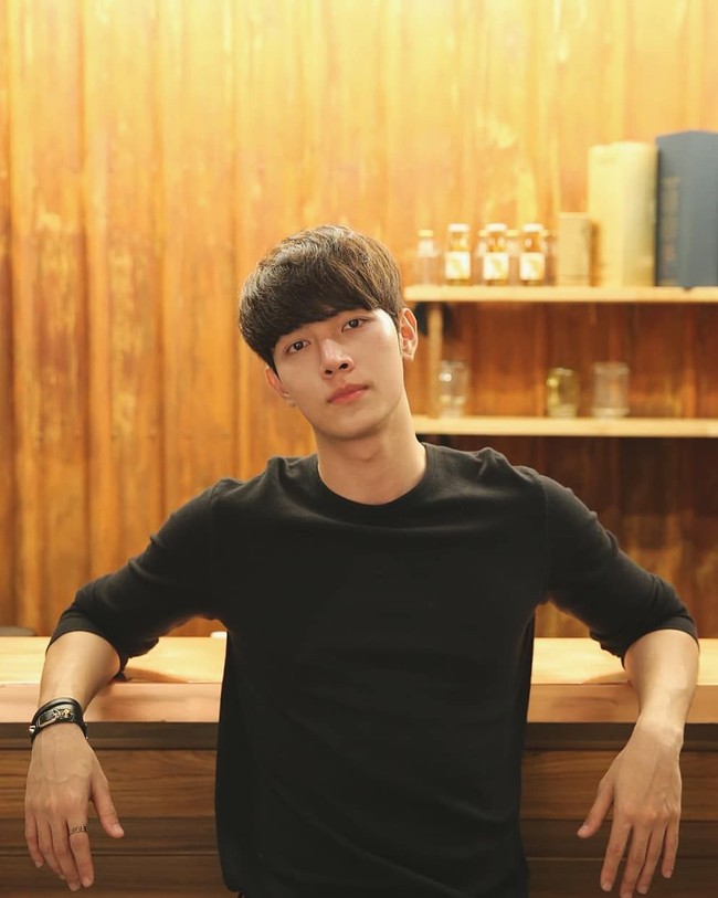 Lagi-lagi dari Thailand, God Itthiphat Thanit jadi salah satu aktor yang pesonanya dikagumi oleh netizen Asia. Foto: Instagram