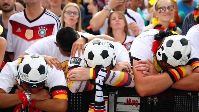 Sedih timnas Jerman kalah? Hati-hati jangan sampai depresi! Foto: Reuters Sedih timnas Jerman kalah? Hati-hati jangan sampai depresi! Foto: Reuters