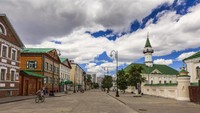 Di selatan Kazan Kremlin ada Old Tatar Quarter, ini adalah kota tua yang dulunya adalah pemukiman muslim Tatar yang dibuat tahun 1552 (Russia Travel)