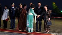 Mahathir datang dengan didampingi sang istri Siti Hasmah Mohd Ali.
