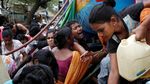 Potret Warga India Antre Air Bersih