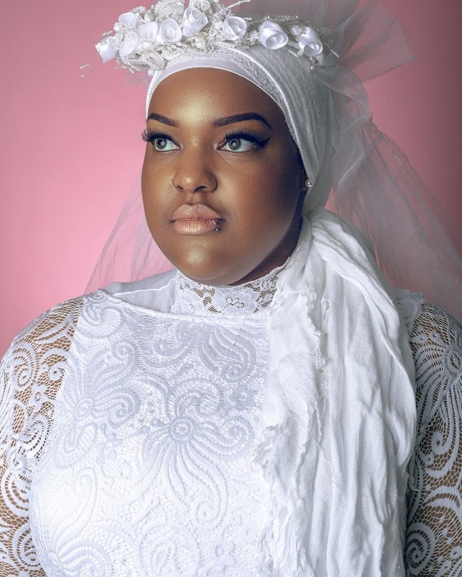 Leah mengaku selalu berusaha untuk menyesuaikan pakaiannya dengan agamanya, tapi mungkin belum cukup. Ia hanya berusaha untuk menjadi dirinya sendiri. Foto: Instagram Leah V