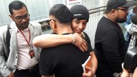 Jefri bahkan memeluk dan mendapatkan pelajaran dari Tio tentang kasus yang dihadapi aktor senior itu. Desi Puspasari/detikHOT