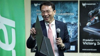 CEO Acer Inc Jason Chen memperkenalkan laptop gaming terbaru di Service Center Acer, Mangga Dua Square, Jakarta Utara.