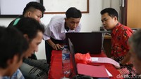 Orangtua dan calon siswa masih bisa mendaftar ke sekolah tujuan untuk mendapat nomor token dan memilih tiga sekolah, hingga pukul 14.00 WIB hari ini.
