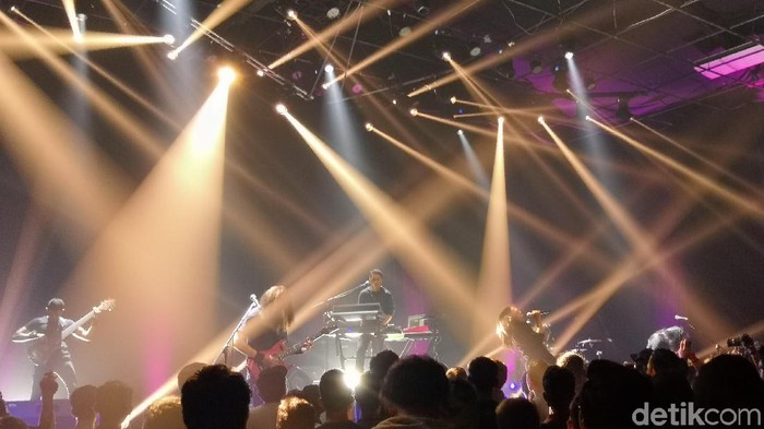 Momen Perdana Indra Lesmana Tampil Bareng ILP