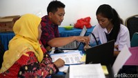 Orang tua yang belum mendaftarkan anaknya ke Sekolah Menengah Pertama (SMP) ataupun Sekolah Menengah Atas (SMA), tidak perlu khawatir. Sebab, pelaksanaan Penerimaan Peserta Didik Baru (PPDB) diperpanjang.