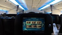 Inilah kelas Premium Ekonomi dari Japan Airlines. Naik kelas premium ekonomi ini, traveler serasa duduk di kelas bisnis. (Dina/detikTravel)