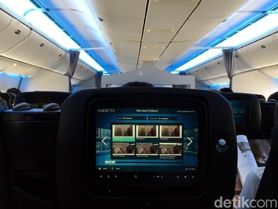 Duduk di Kelas Ekonomi Rasa Bisnis Japan Airlines Duduk di Kelas Ekonomi Rasa Bisnis Japan Airlines