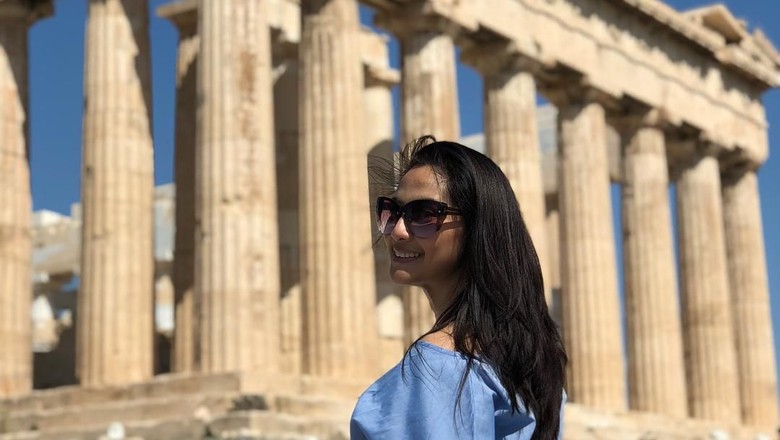 Foto: Maudy Koesnaedi liburan ke Yunani (maudykoesnaedi/Instagram) Foto: Maudy Koesnaedi liburan ke Yunani (maudykoesnaedi/Instagram)