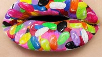 Siapa yang suka permen jelly warna-warni? Nah riasan bibi ini pas buat pencinta permen jelly. Foto: Istimewa