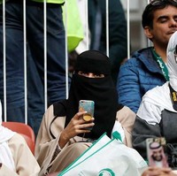 Beberapa hijabers Arab yang tak memakai cadar, hadir memakai masker dan kaca mata untuk menutupi wajah mereka. Warna hijab yang mereka pakai tak jauh-jauh dari hitam dan putih, tak ada yang mencolok Foto: Istimewa
