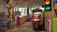 Terletak di pusat kota Dubai yang ramai, Mr. Miyagi menawarkan pengalaman bersantap makanan kaki lima khas Thailand, Vietnam, Jepang, Filipina, China, hingga Indonesia. Foto: The Huntr
