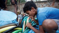 Jika kondisi seperti ini masih berlanjut, diperkirakan 21 kota besar di India akan kehabisan air berish pada 2020. REUTERS/Adnan Abidi.