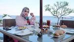 Sering Bergaya Mewah, Tiara Dewi Tak Jaim Makan Bakso Tulang Sumsum