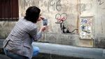 Melihat Karya Banksy yang Hebohkan Kota Paris