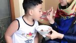 Sering Bergaya Mewah, Tiara Dewi Tak Jaim Makan Bakso Tulang Sumsum
