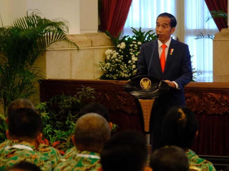 Jokowi: Petani Harus Awasi Penggunaan Dana Desa Jokowi: Petani Harus Awasi Penggunaan Dana Desa