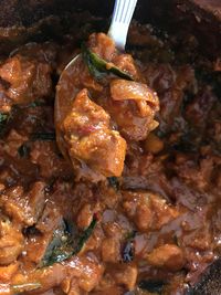 Hii... Berani Coba Claypot Isi Daging Biawak?