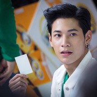 Pria kelahiran 1994, Singto Prachaya dari Thailand berada di posisi ke enam pada 100 Asian Hearttrobs 2018. Foto: Instagram