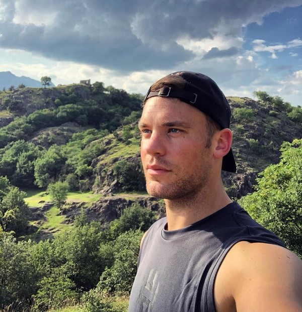 Melihat Instagram pribadinya manuelneuer, dia punya 9 juta followers. Lewat Instagram, Neuer ternyata memang hobi traveling (manuelneuer/Instagram) Melihat Instagram pribadinya manuelneuer, dia punya 9 juta followers. Lewat Instagram, Neuer ternyata memang hobi traveling (manuelneuer/Instagram)
