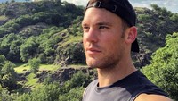 Melihat Instagram pribadinya manuelneuer, dia punya 9 juta followers. Lewat Instagram, Neuer ternyata memang hobi traveling (manuelneuer/Instagram)
