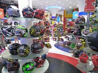 Lelang helm di PRJ. 