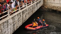 Mengetahui hal tersebuty, warga langsung berkerumun memenuhi lokasi pencarian.