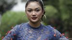 Saat Marion Jola tampil dengan Dress Semi Transparan