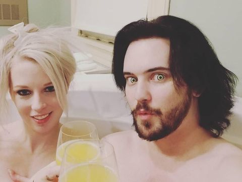 Terobsesi Jadi Vampir, Pasangan Ini Rutin Minum Darah Manusia