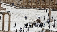 Pangeran William menghabiskan waktu selama kurang lebih setengah jam tur keliling situs bersejarah ini. Rupanya Roman Ruins of Jerash juga memiliki keterikatan dengan Pangeran William, terutama dengan istrinya, Kate Middleton (Reuters)
