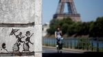Melihat Karya Banksy yang Hebohkan Kota Paris