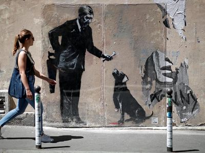 Melihat Karya Banksy yang Hebohkan Kota Paris
