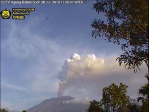 Kolom Abu Gunung Agung Capai 2.500 Meter