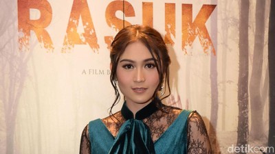 Cantiknya Denira Wiraguna saat Kenakan Gaun Transparan