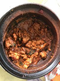 Hii... Berani Coba Claypot Isi Daging Biawak?