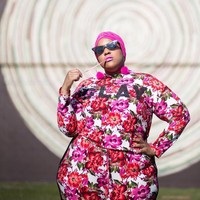 Leah Vernon atau akrab disapa Leah V merupakan wanita turunan Afrika-Amerika yang kini tinggal di Metro Detroit, Michigan Amerika Serikat. Ia aktif menjadi model plus size yang memiliki konsen tentang body image. Foto: Instagram Leah V