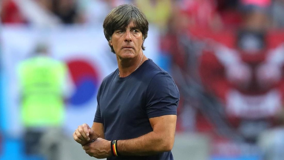 Joachim Loew mempetimbangkan masa depannya usai Jerman tersingkir di fase grup. (Foto: Alexander Hassenstein/Getty Images)