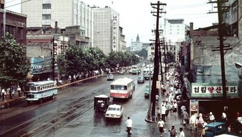 Bahkan sampai sekitar tahun 1993, orang Korsel sendiri enggan memakai produk Samsung. Foto: Vintages